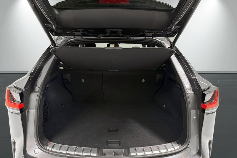 Lexus NX bild 17