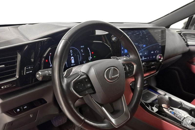 Lexus NX bild 11