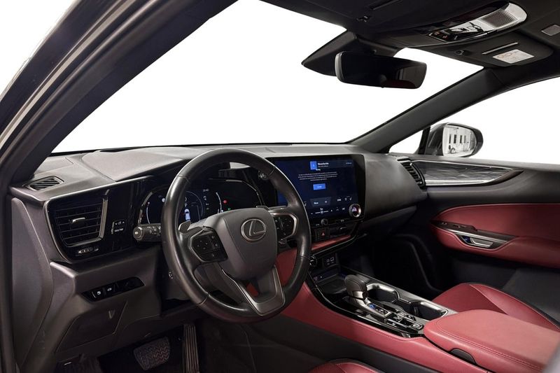 Lexus NX bild 15