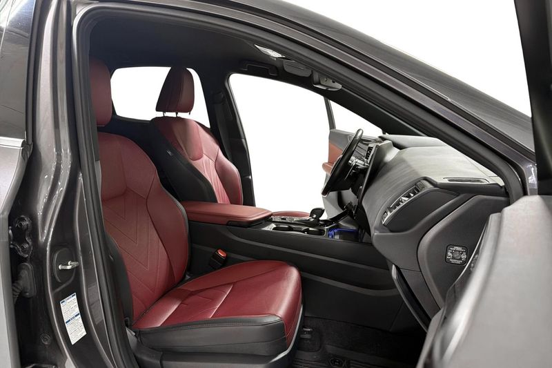 Lexus NX bild 13