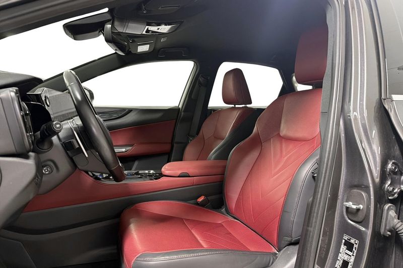 Lexus NX bild 16