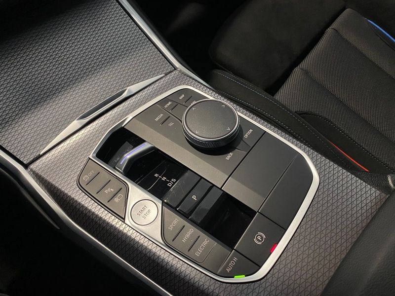 BMW 330 bild 7