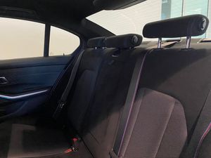 BMW 330 bild 8