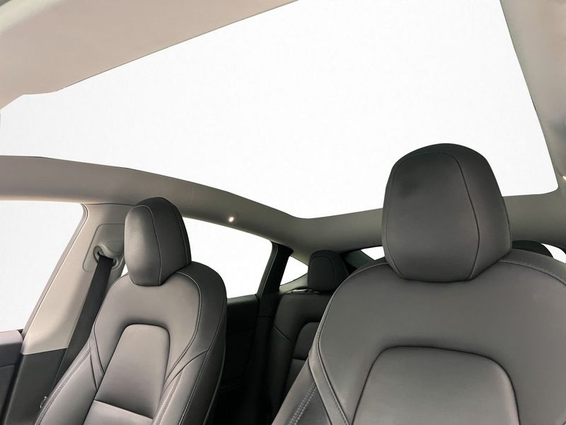 Tesla Model Y bild 12