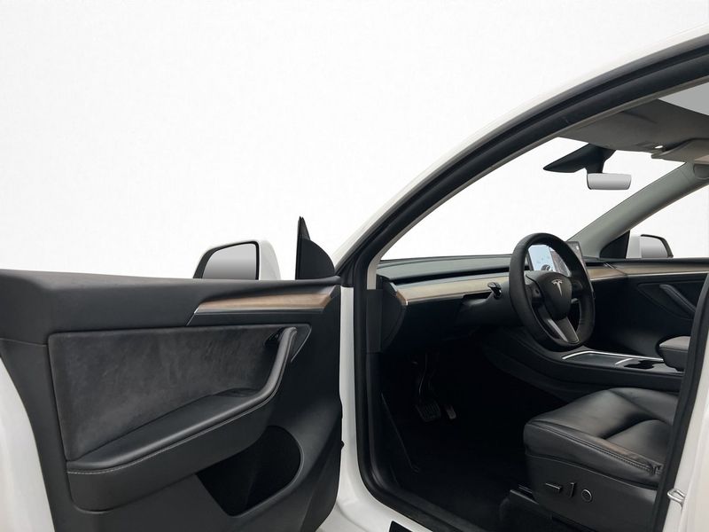 Tesla Model Y bild 10