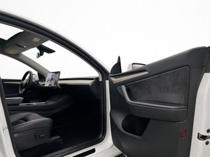 Tesla Model Y bild 25