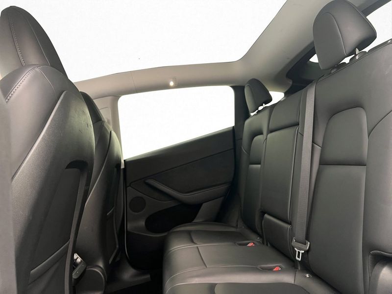 Tesla Model Y bild 26