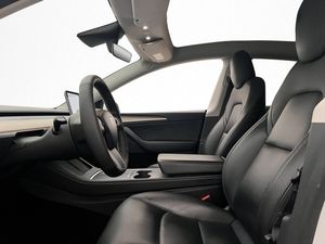 Tesla Model Y bild 11