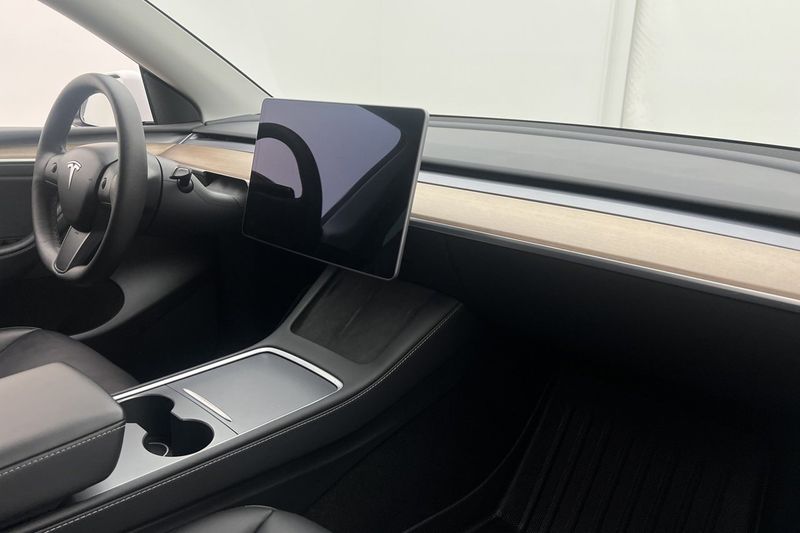 Tesla Model Y bild 31