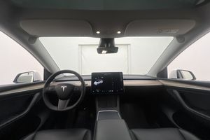 Tesla Model Y bild 13