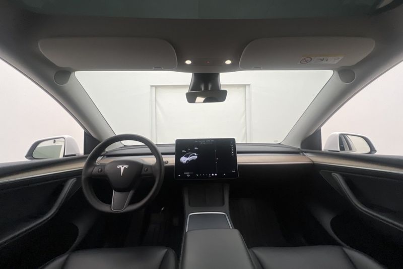 Tesla Model Y bild 13