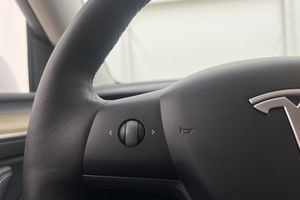Tesla Model Y bild 15