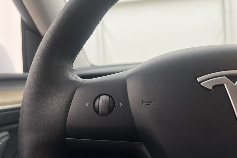 Tesla Model Y bild 15