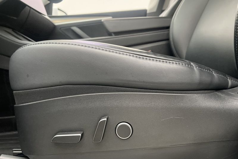 Tesla Model Y bild 29