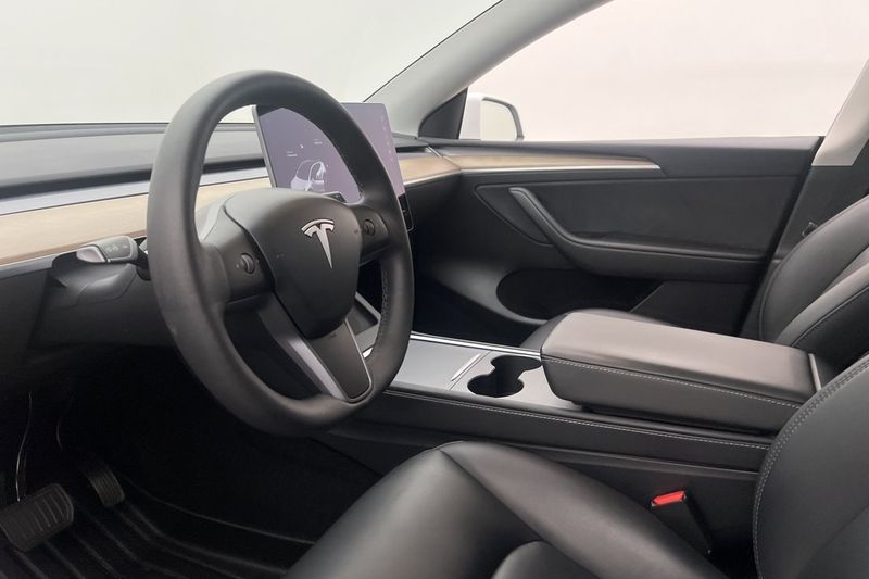 Tesla Model Y bild 11