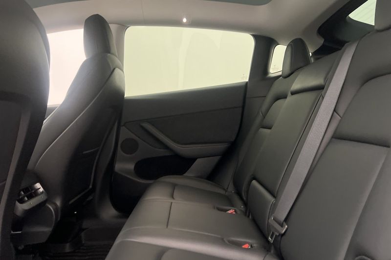 Tesla Model Y bild 33