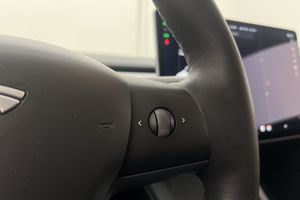 Tesla Model Y bild 16