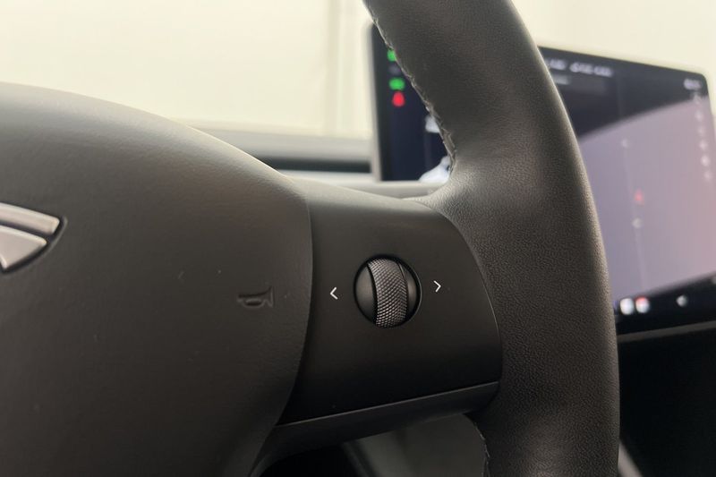 Tesla Model Y bild 16