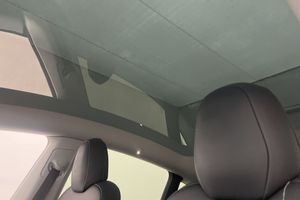 Tesla Model Y bild 12