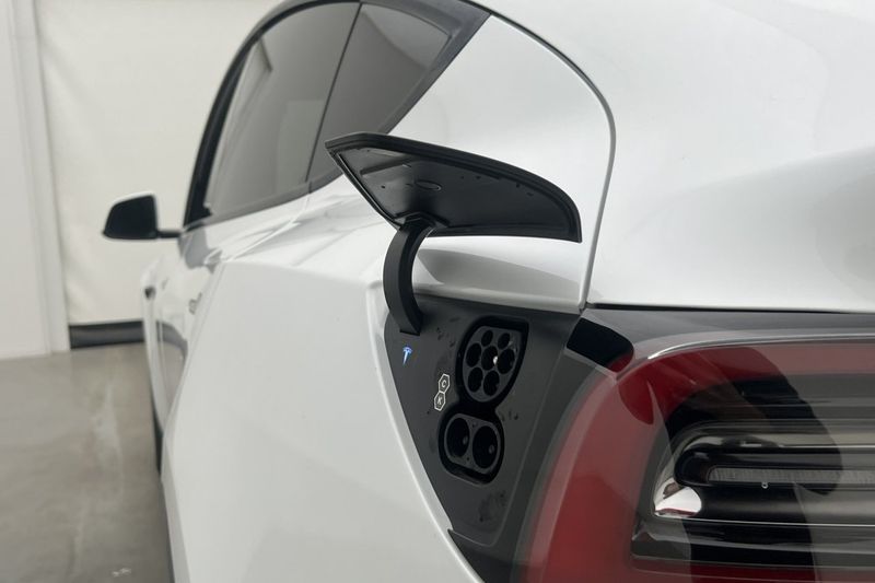 Tesla Model Y bild 36