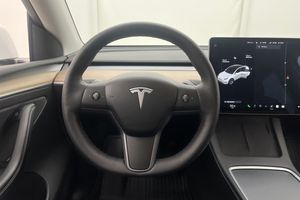 Tesla Model Y bild 14