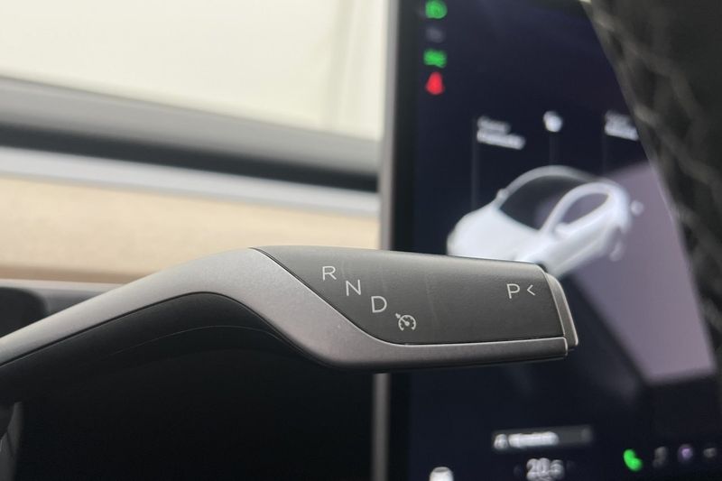 Tesla Model Y bild 17