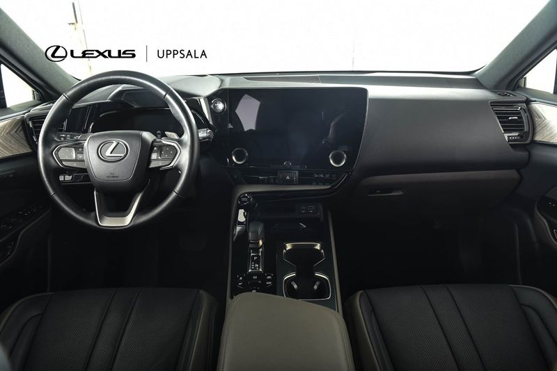 Lexus NX bild 8