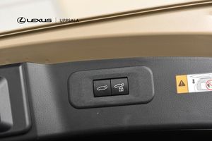 Lexus NX bild 11
