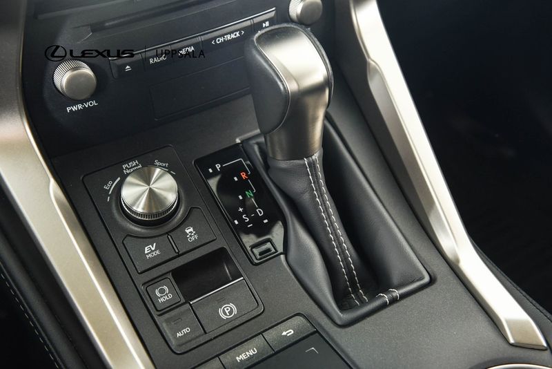 Lexus NX bild 16