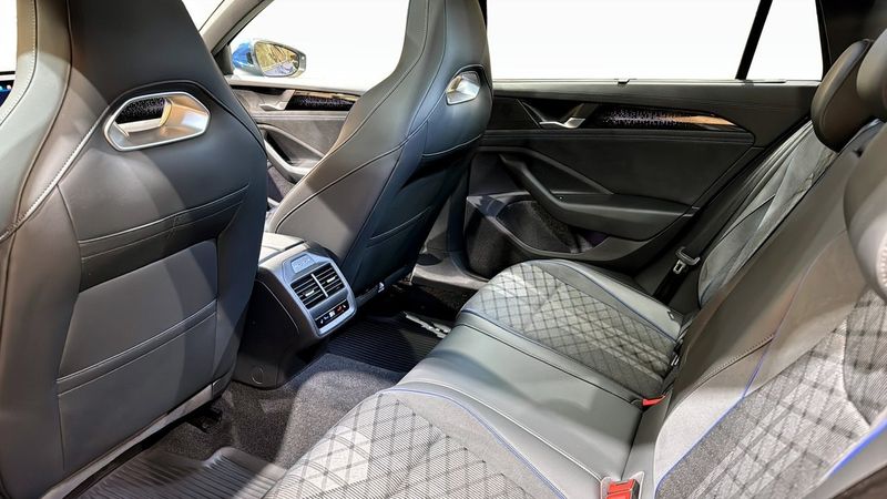 Volkswagen Passat bild 12