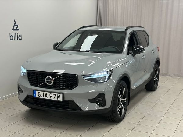 Volvo XC40 B3 FWD Bensin Plus Dark - 2025