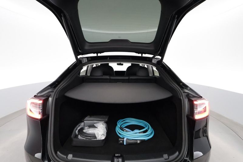 Tesla Model Y bild 25