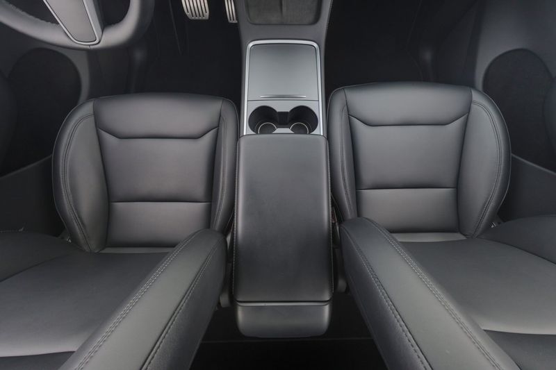 Tesla Model Y bild 14