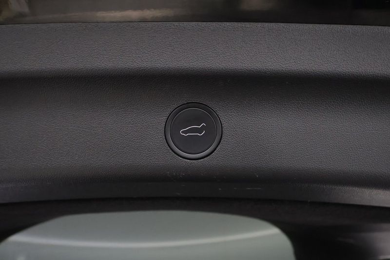 Tesla Model Y bild 26