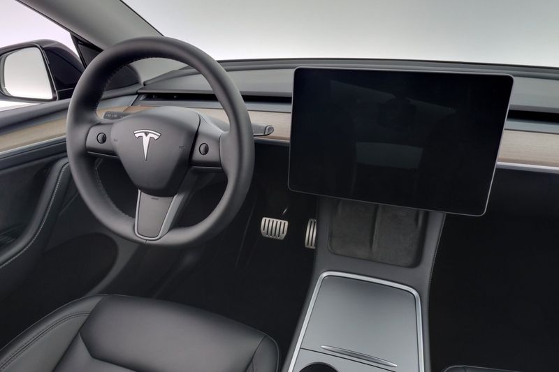 Tesla Model Y bild 15