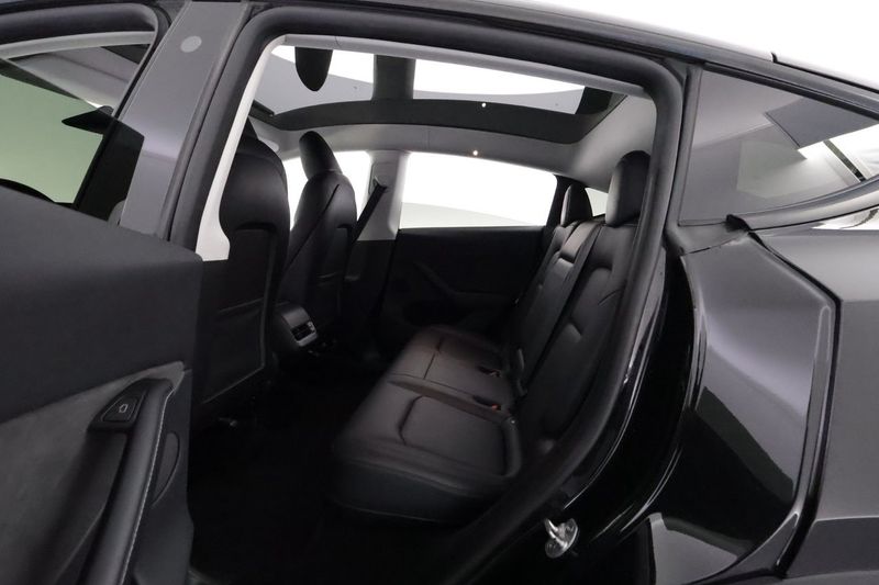 Tesla Model Y bild 12