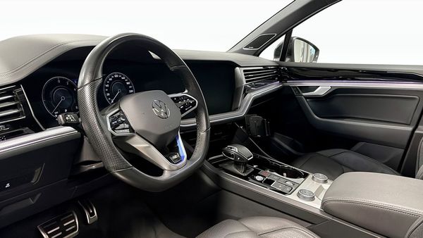 Volkswagen Touareg R E-HYBRID 250 KW 340 HK / Night-V / Panorama / HU - 2023