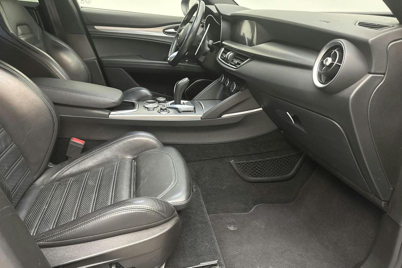 Alfa Romeo Stelvio bild 7