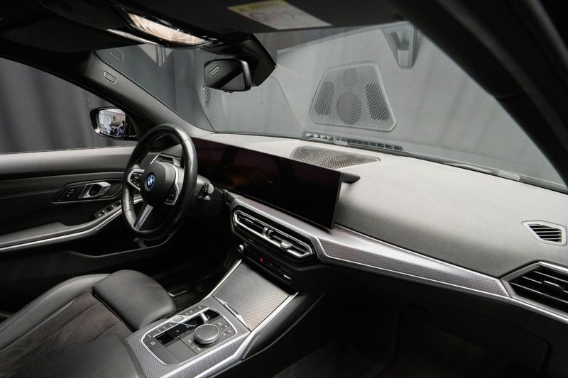 BMW 330 bild 13
