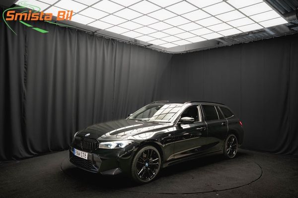 BMW 330 e xDrive M Sport BLACK DRAG KAMERA 19'' 1-ÄGARE MOMS - 2024