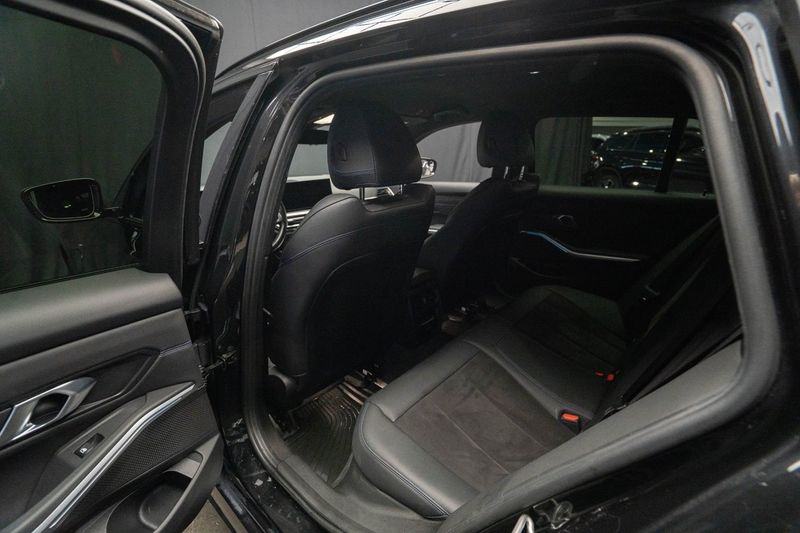 BMW 330 bild 18