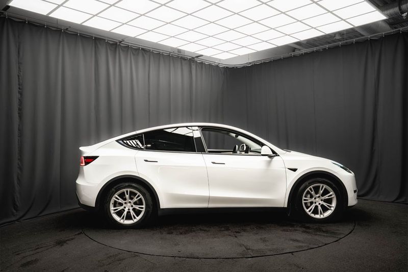 Tesla Model Y bild 5