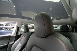 Tesla Model Y bild 12