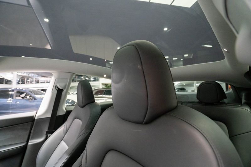 Tesla Model Y bild 12