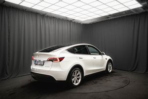 Tesla Model Y bild 6