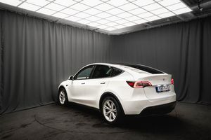 Tesla Model Y bild 8