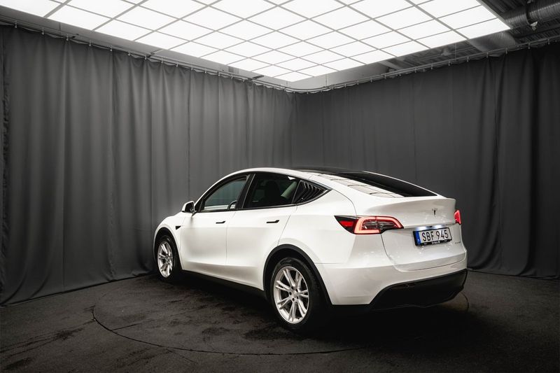 Tesla Model Y bild 8