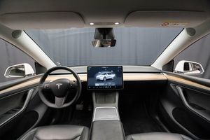 Tesla Model Y bild 13