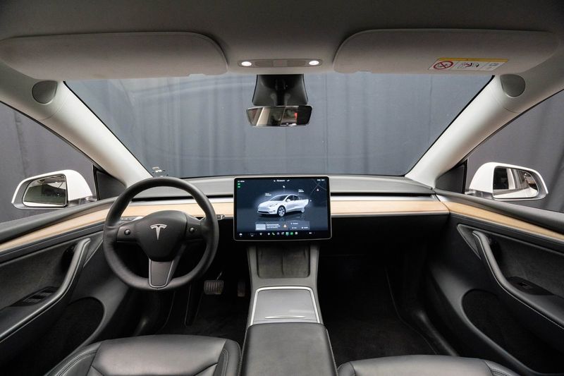 Tesla Model Y bild 13