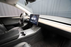 Tesla Model Y bild 15